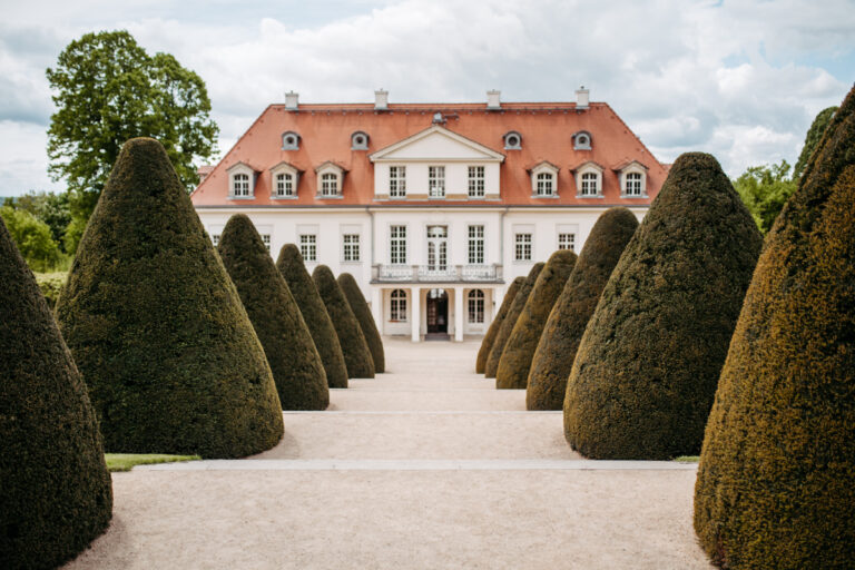 Italy 36 Elegantes Schloss und Weingut Wackerbarth in Dresden mit symmetrischem Garten – perfekte Hochzeitslocation mit historischem Charme.